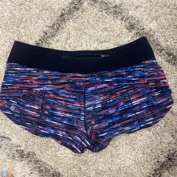 10601 -Lululemon Speed Up Short 2.5"
Hinshu Alpine White Multi / Black- size 10 - Picture 4 of 5